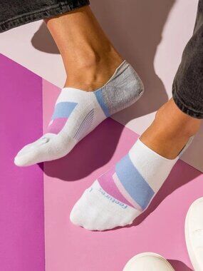 Feetures Everyday Ultra Light Invisable Socks Womens Large NWT Boardwalk Violet